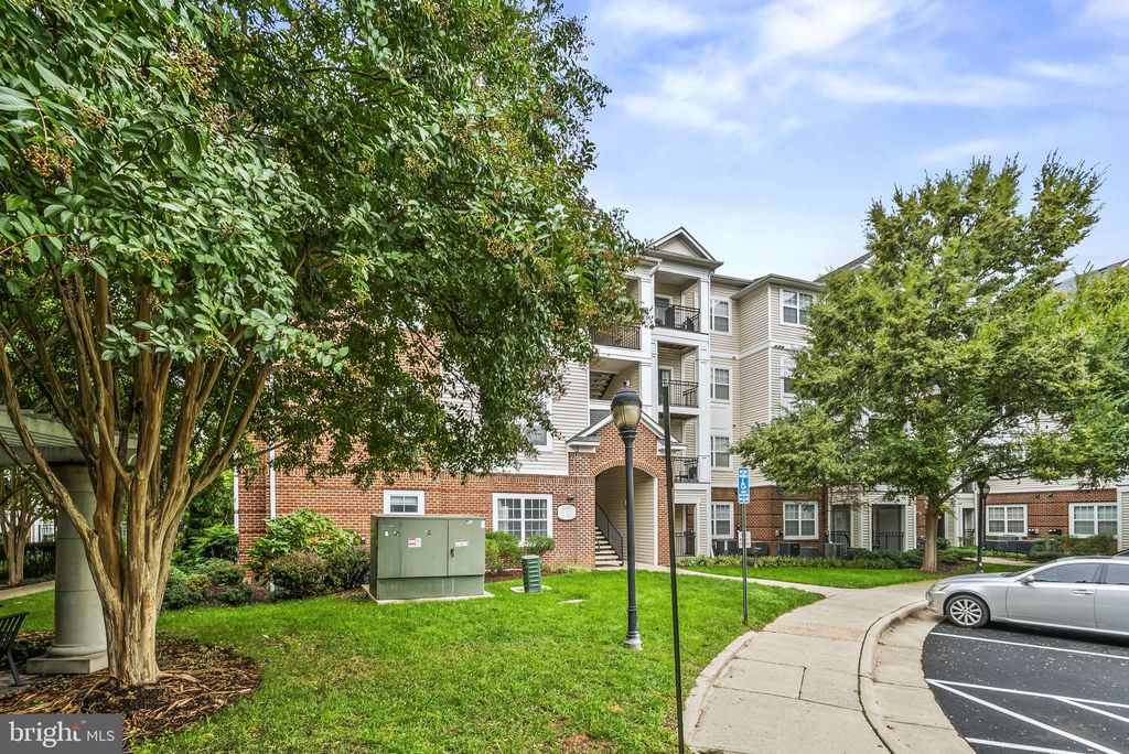 Photo of 12929 Centre Park Circle #315, HERNDON, VA 20171 (MLS # VAFX2269576)