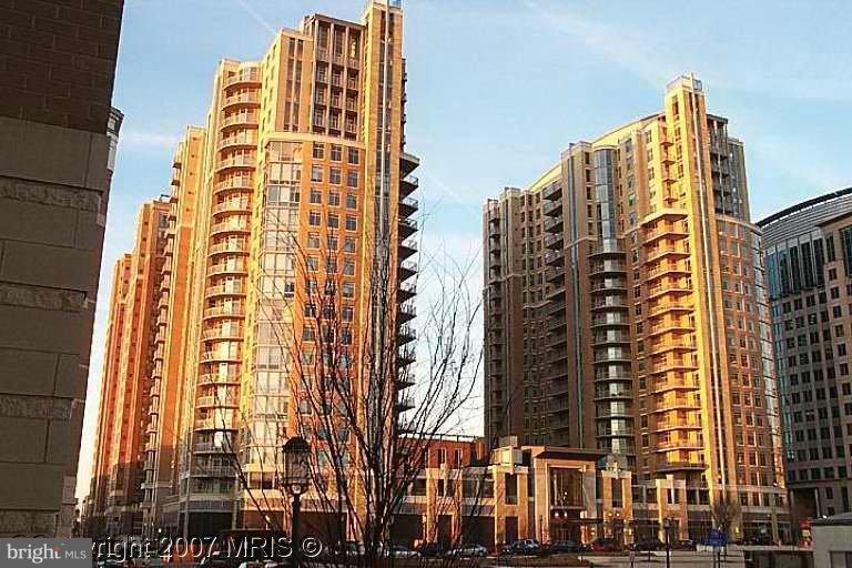 MIDTOWN AT RESTON TOWN CENTER - Residential Lease