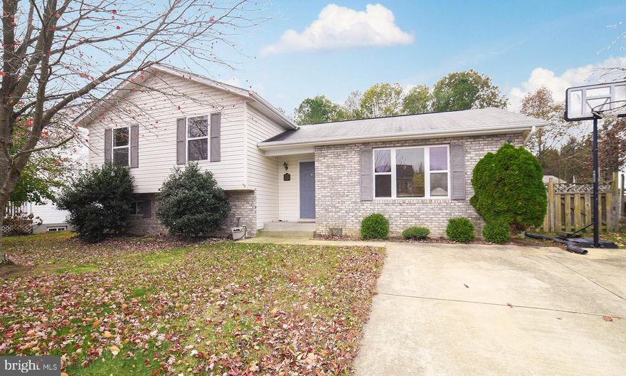 Move in ready split level home near PAX River NAS.    Hardwood floors throughout the main level, new carpet and freshly painted.  Rear yard with fence, play set, shed and a nice large deck for out door entertaining.   This home is convenient to schools and shopping.