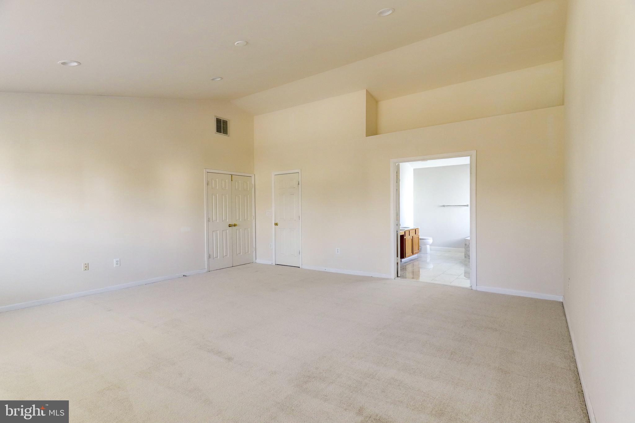 BLOOMS CROSSING - Residential