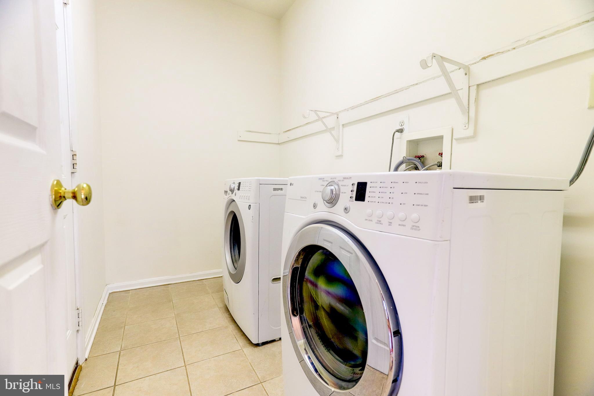 BLOOMS CROSSING - Residential