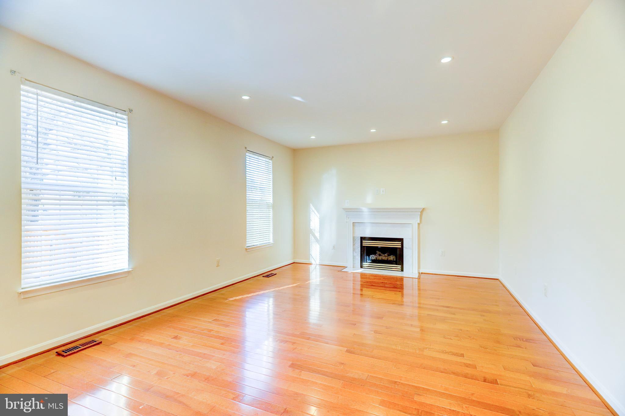 BLOOMS CROSSING - Residential