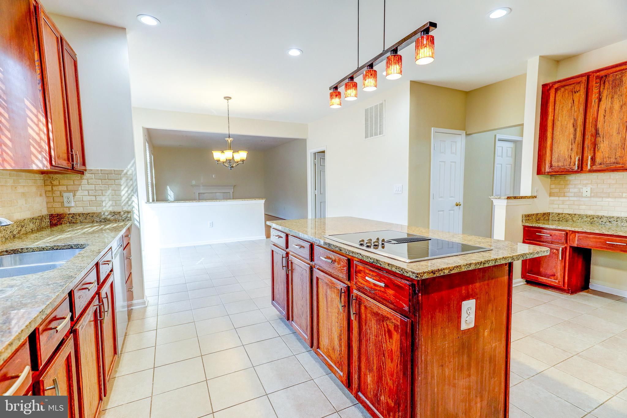 BLOOMS CROSSING - Residential