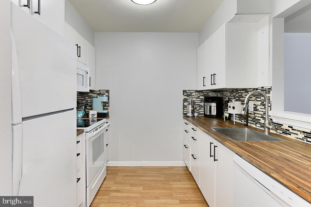 PONDS AT CENTREVILLE - Residential