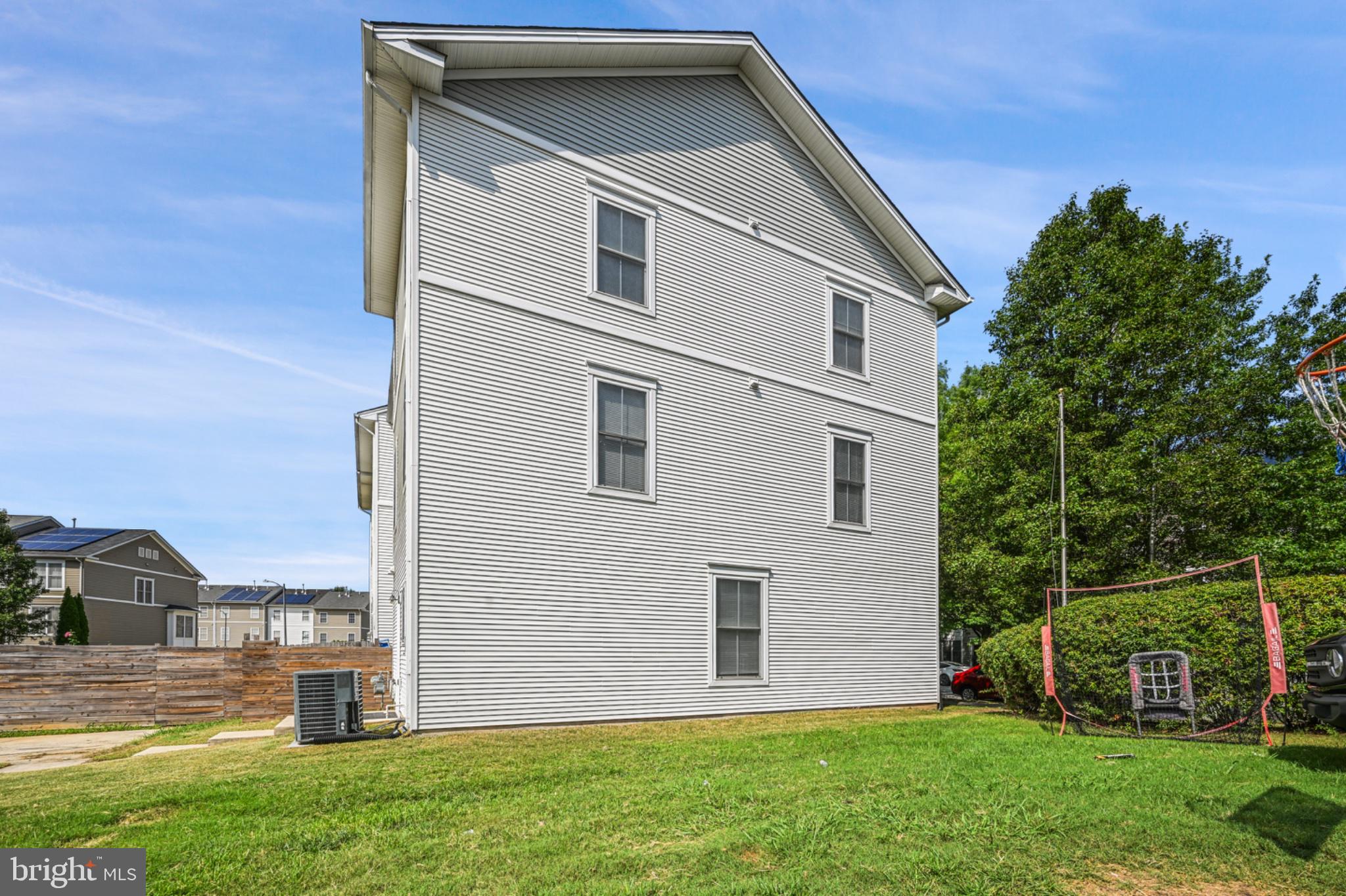 1525 TUBMAN ROAD SE