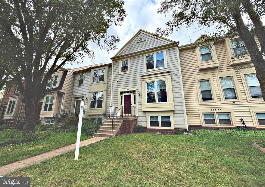 Fabulous 4 level townhome in sought after Heritage Estates! Stunning 2-story living room w/hardwoods throughout 3 levels, an updated kitchen, and fully finished walk out basement. Basement has a great size bedroom, full bath, and recreation room Parking Spaces 777 & 762 convey. Please remove shoes.