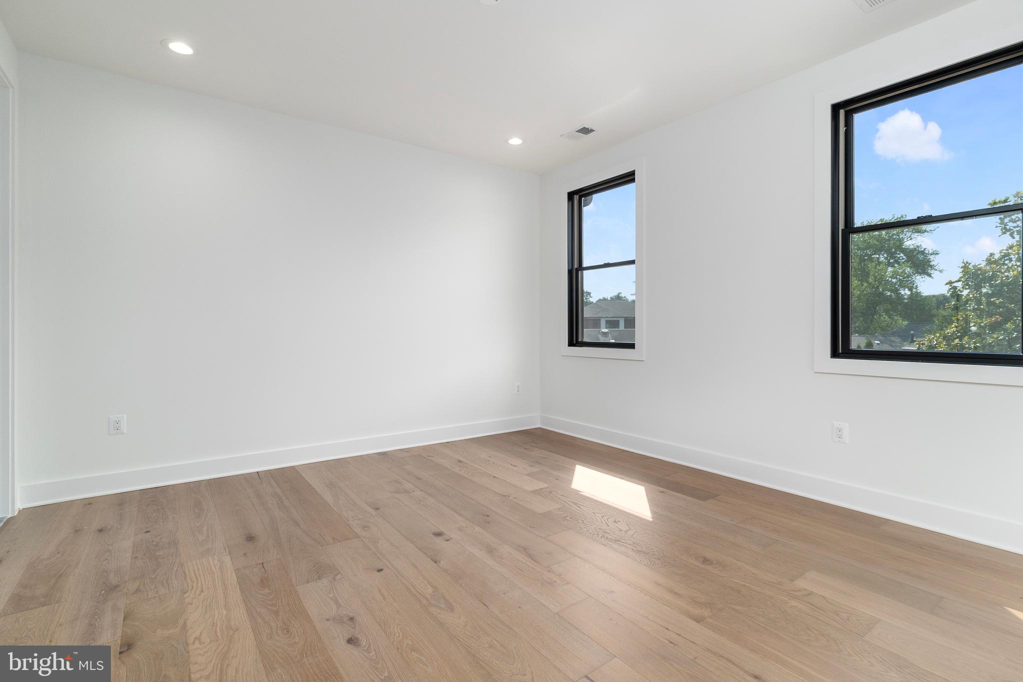 BROYHILLS MCLEAN ESTATES - Residential