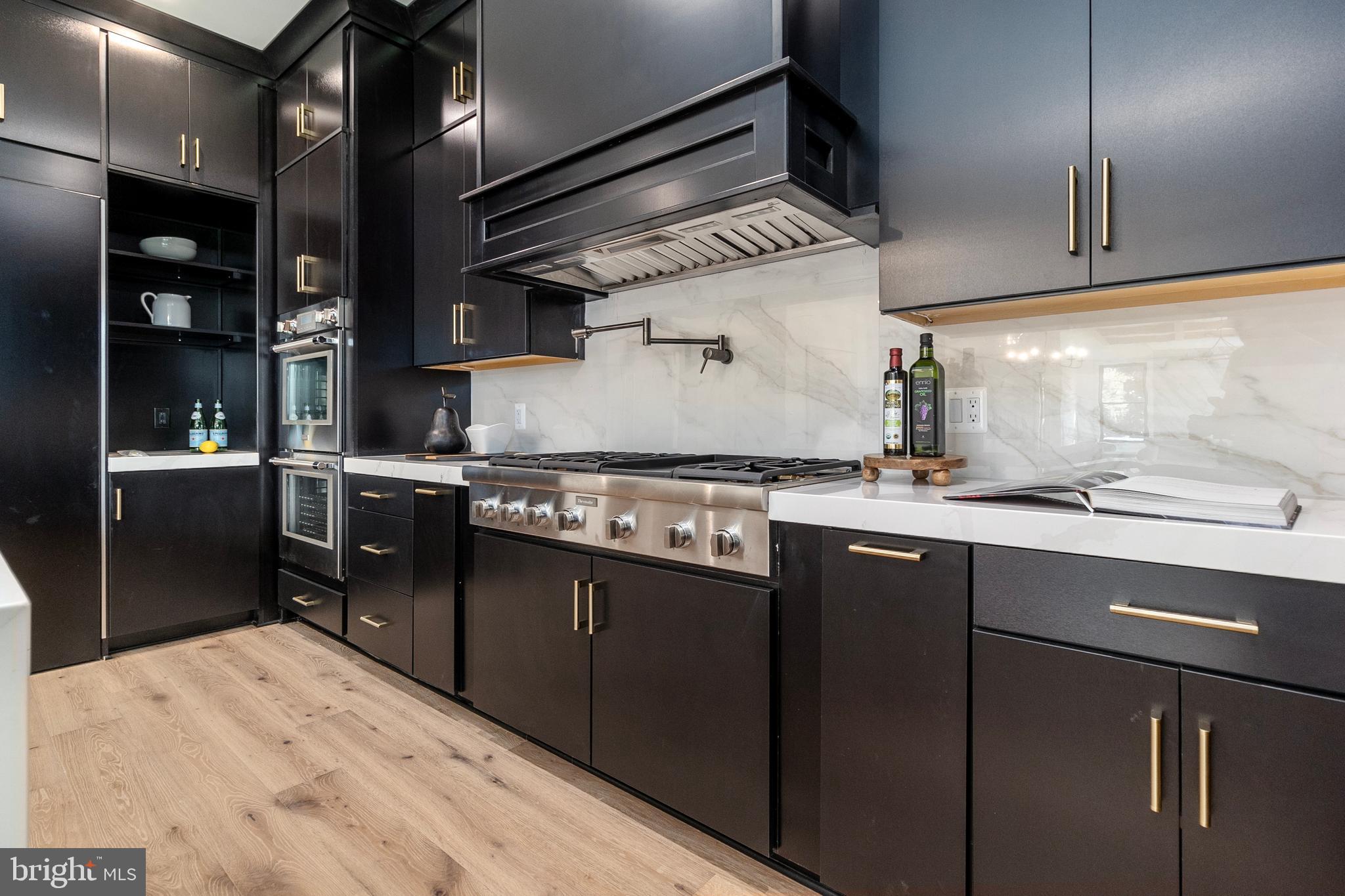 BROYHILLS MCLEAN ESTATES - Residential