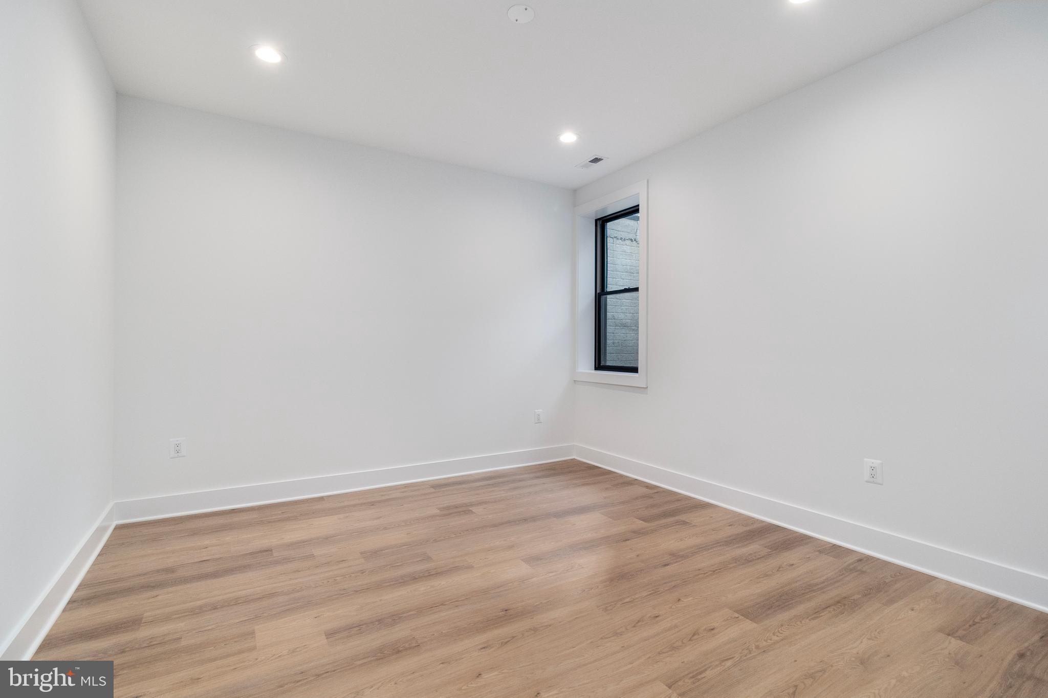 BROYHILLS MCLEAN ESTATES - Residential