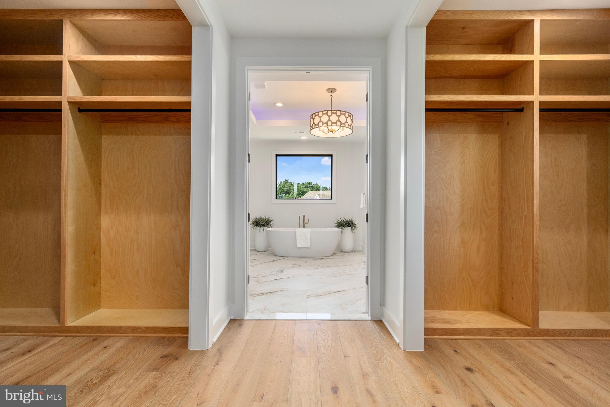 BROYHILLS MCLEAN ESTATES - Residential