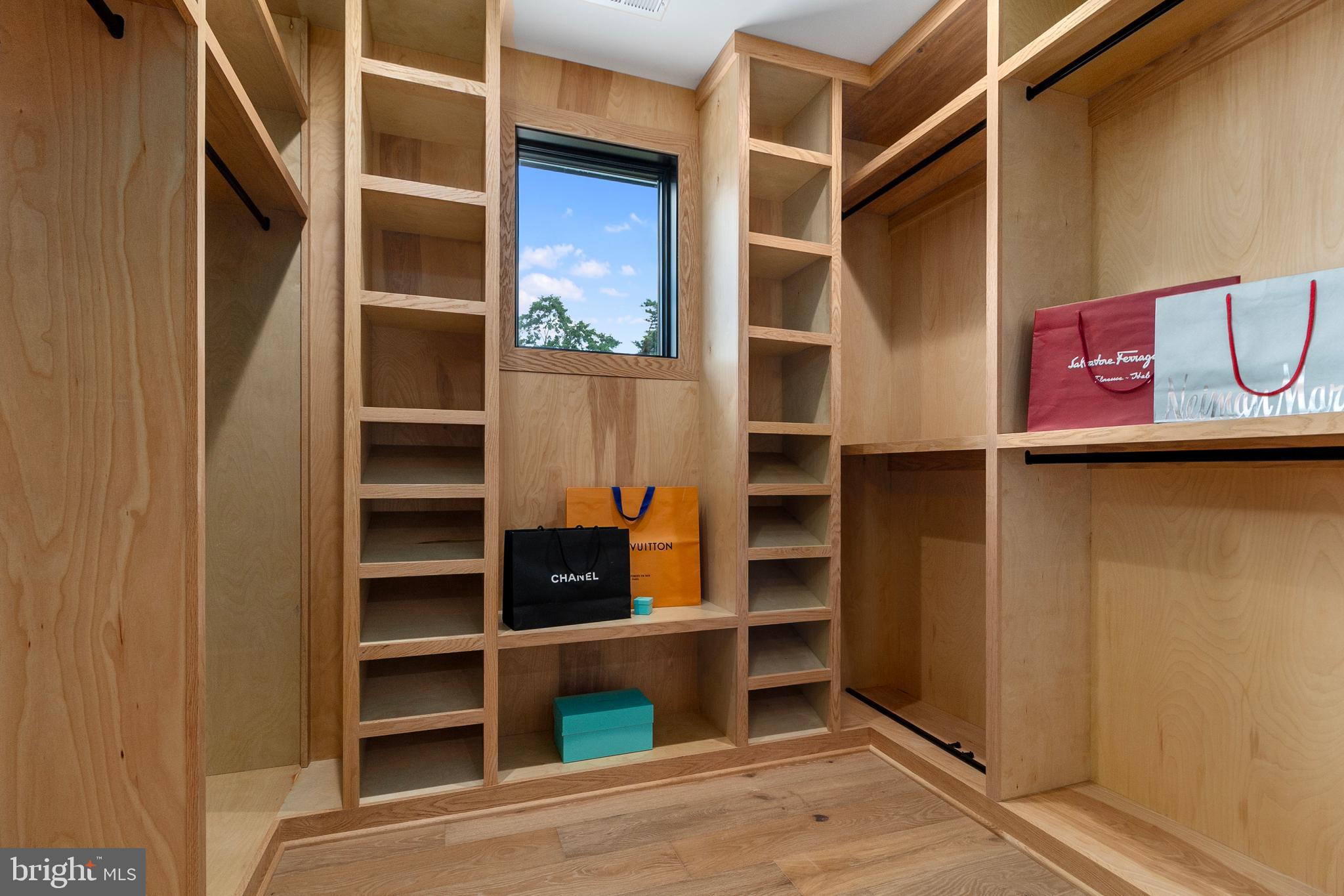 BROYHILLS MCLEAN ESTATES - Residential