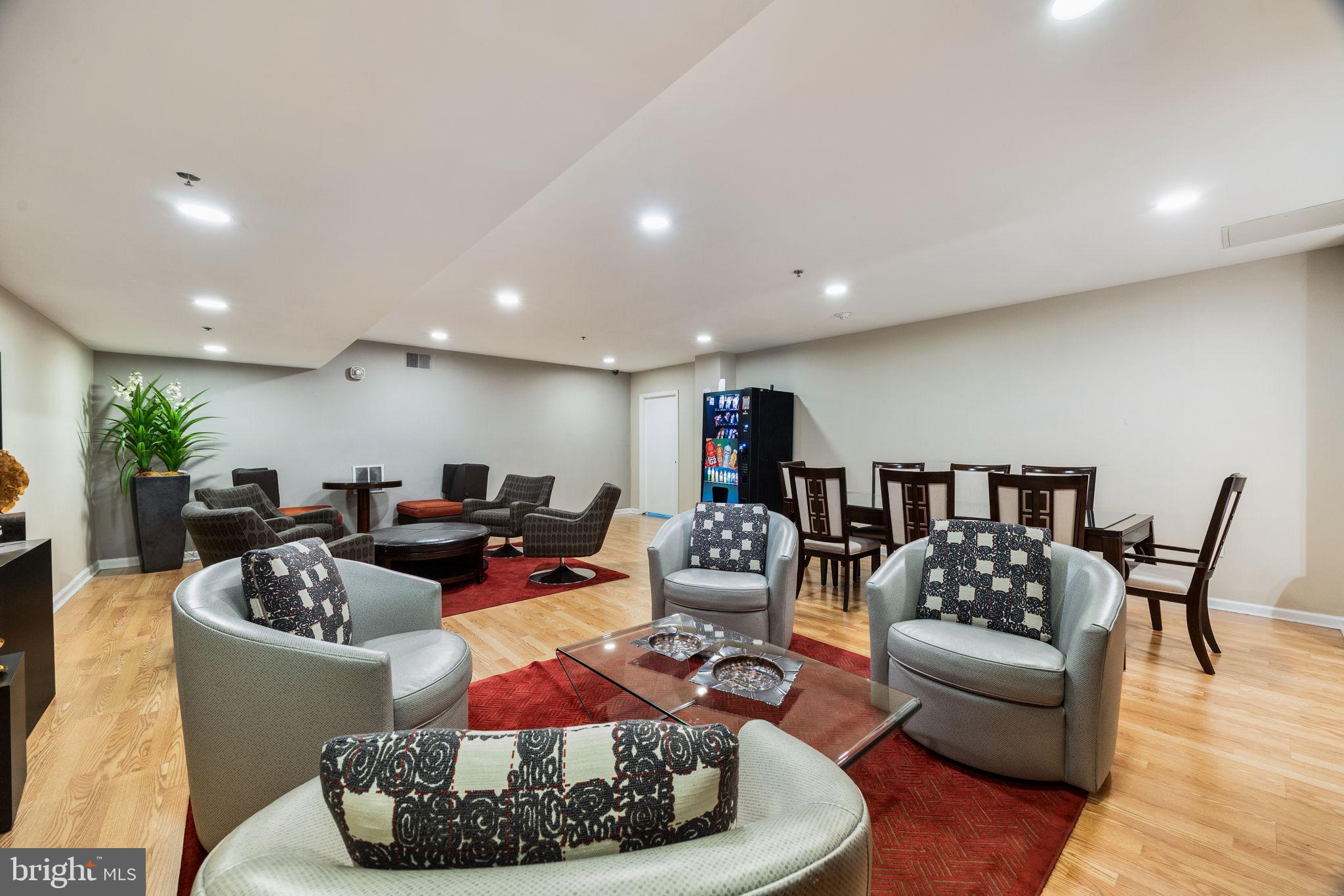 WASHINGTON SQ WEST - Residential