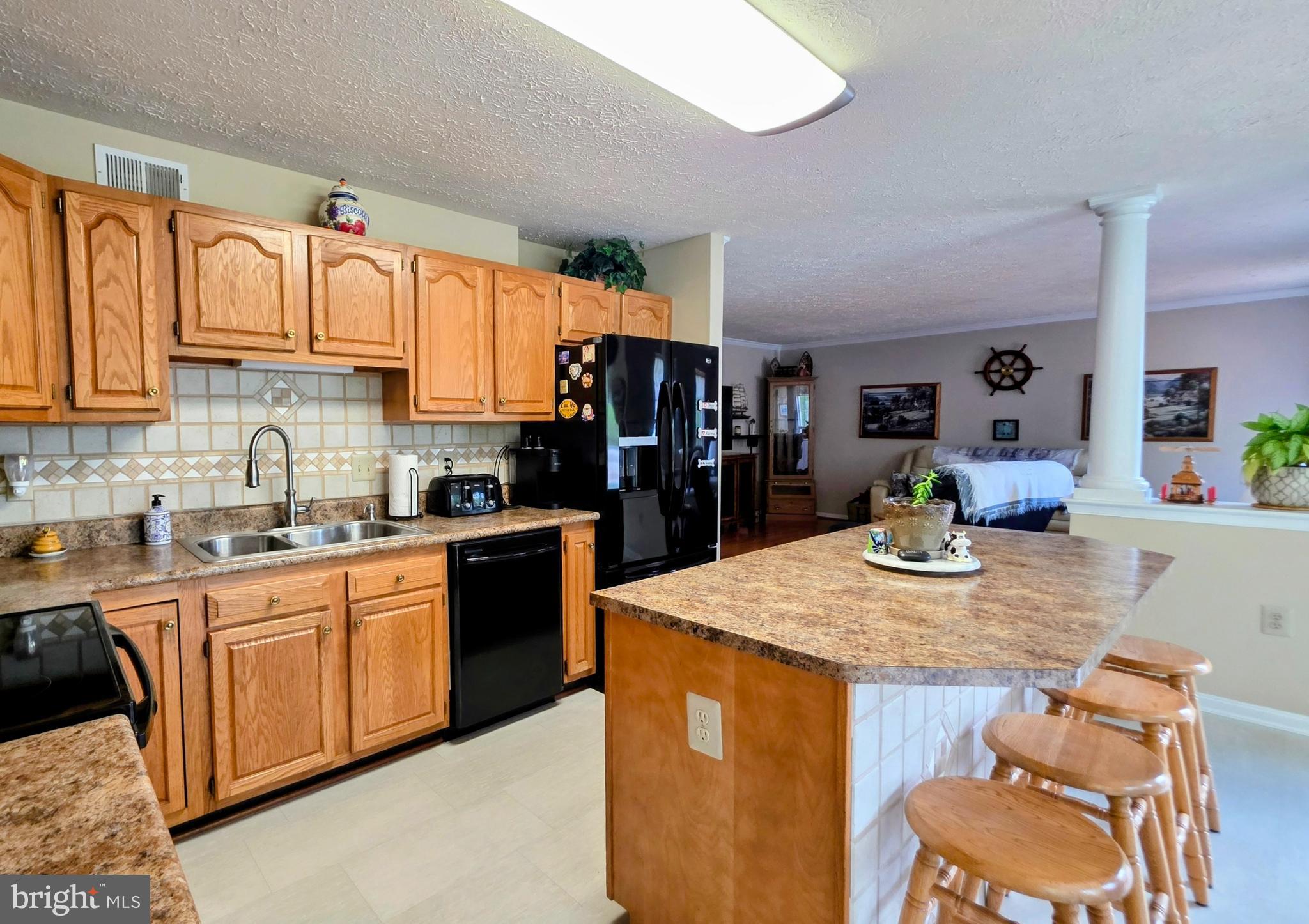 2465 WOODLAND COURT