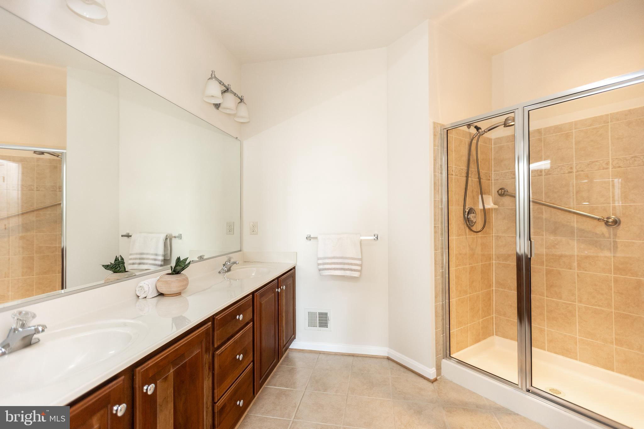 GATHERINGS AT LYNDWOOD - Residential