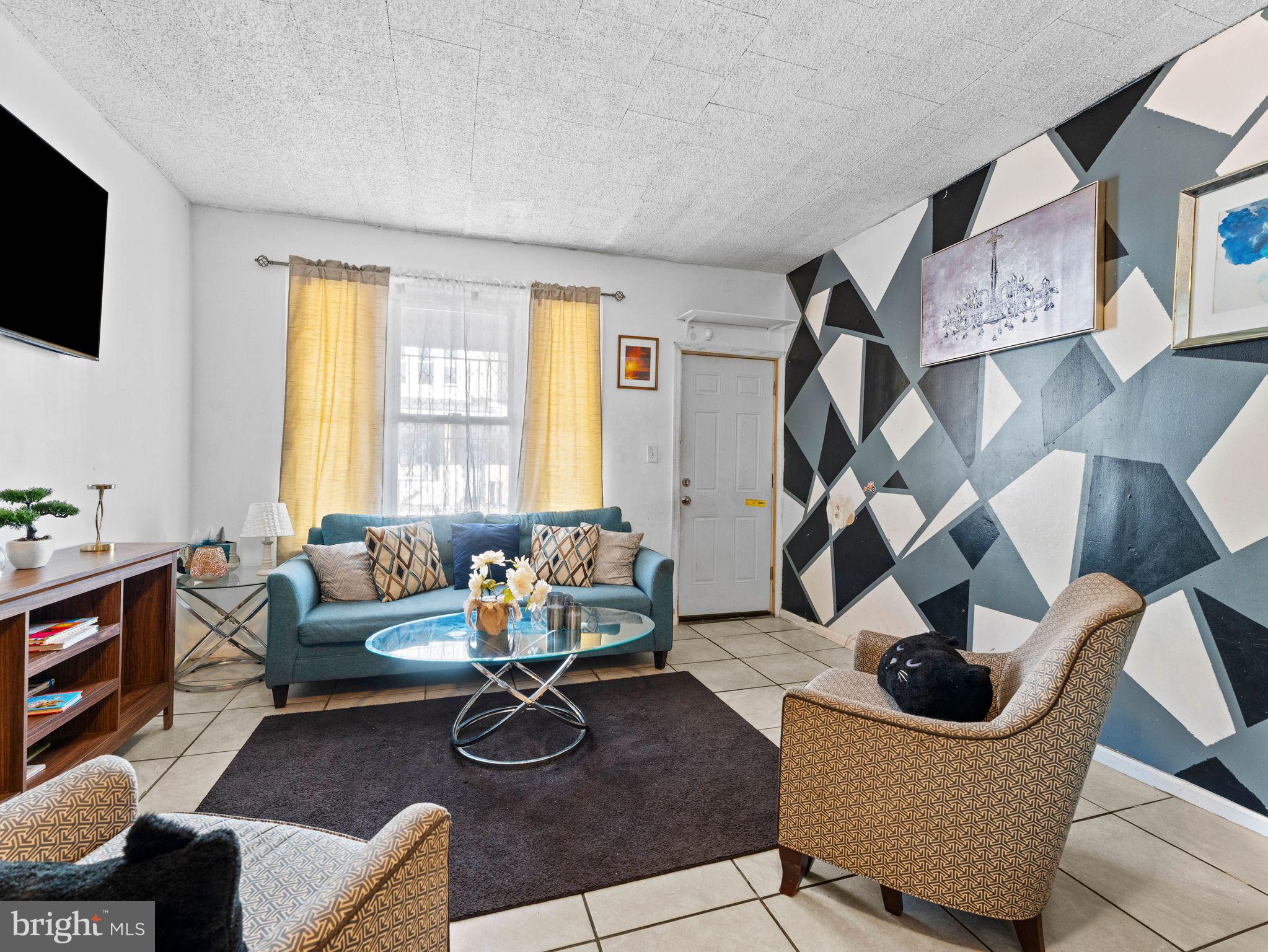 944 E RUSSELL STREET