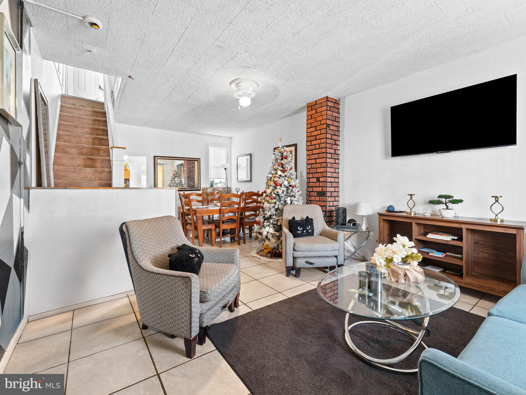 944 E RUSSELL STREET