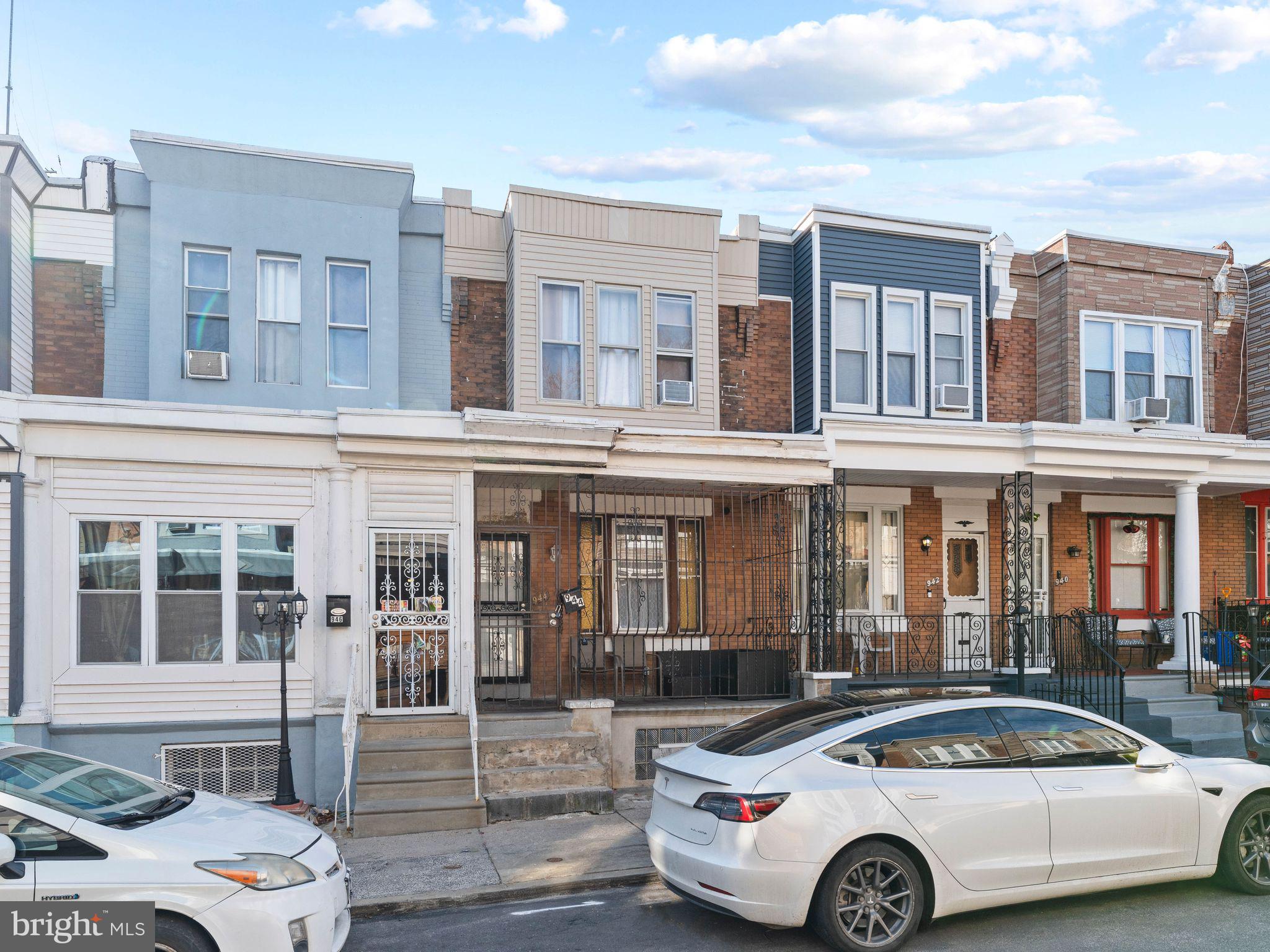 944 E RUSSELL STREET