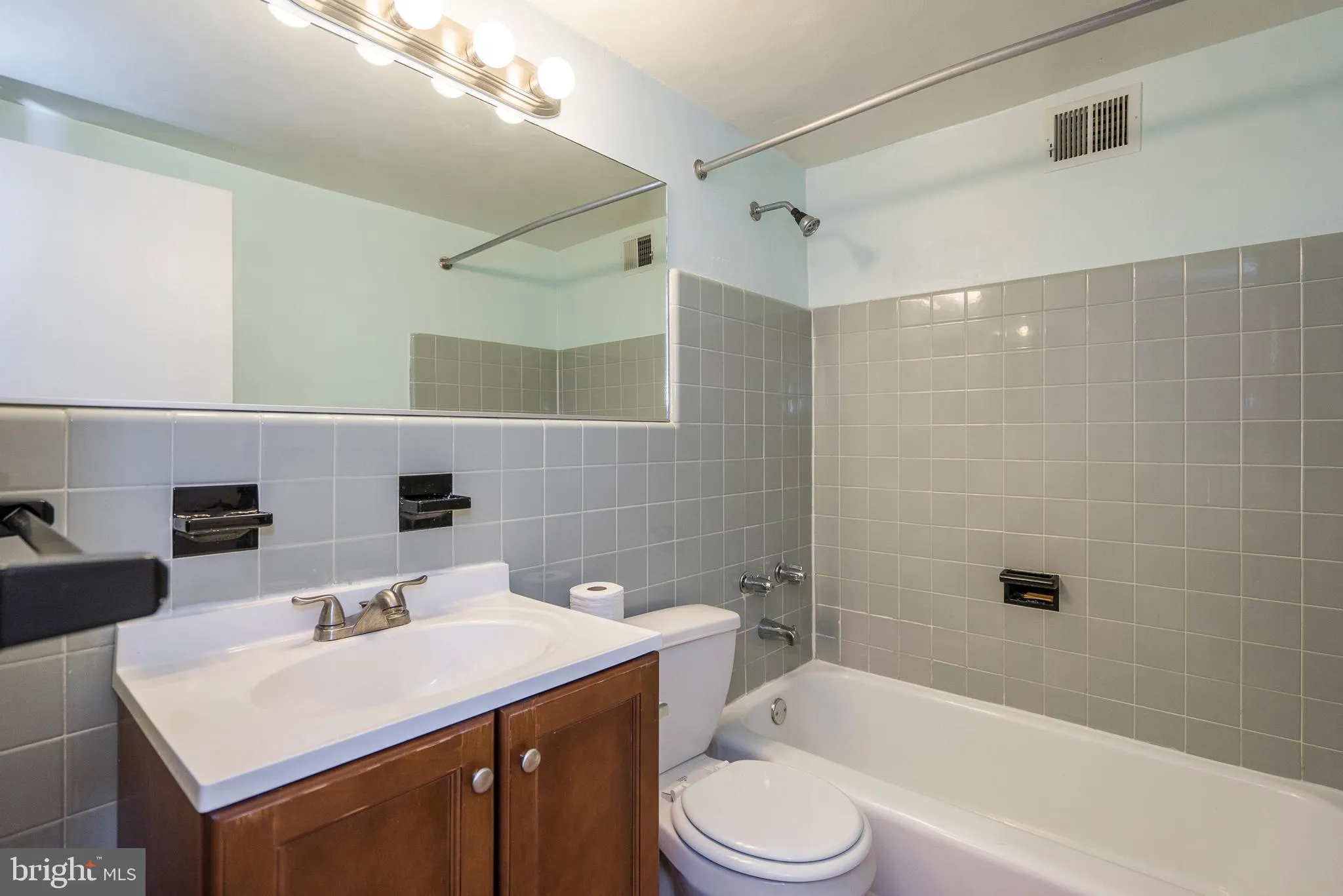 Philadelphia, Pennsylvania 19103, United States, 1 Bedroom Bedrooms, ,1 BathroomBathrooms,Residential,Active,123491