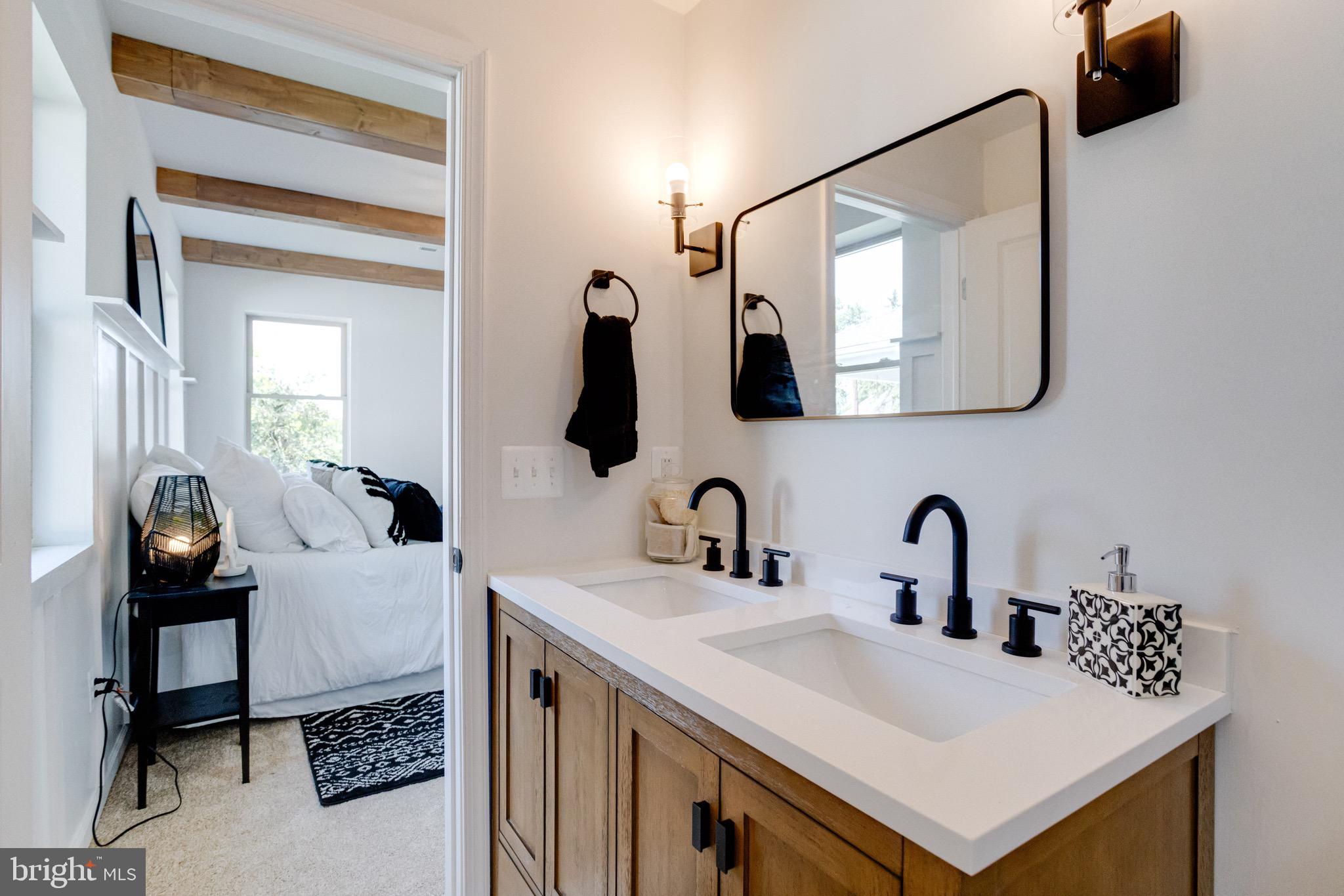 LAURAVILLE HISTORIC DISTRICT - Residential