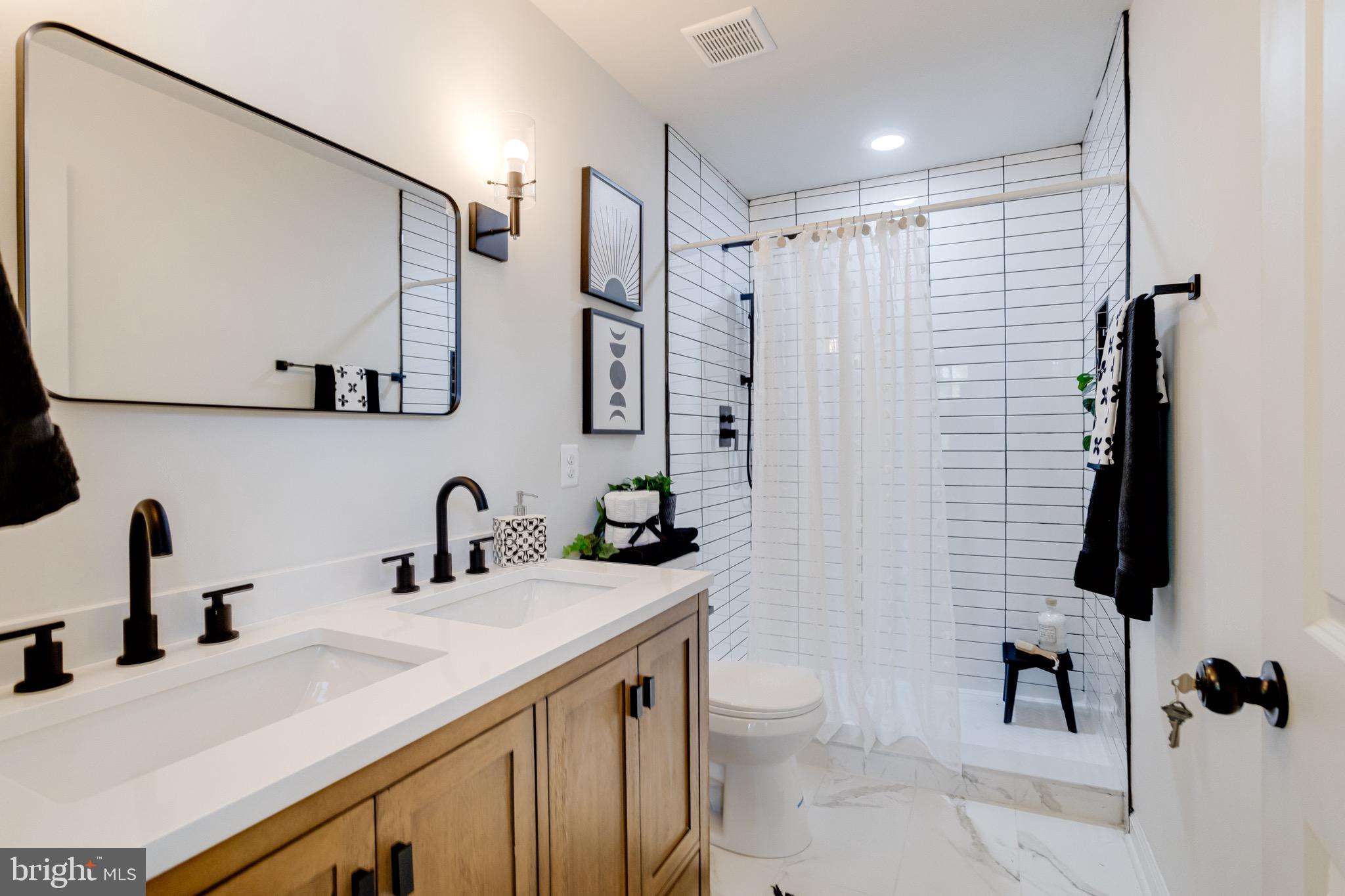 LAURAVILLE HISTORIC DISTRICT - Residential