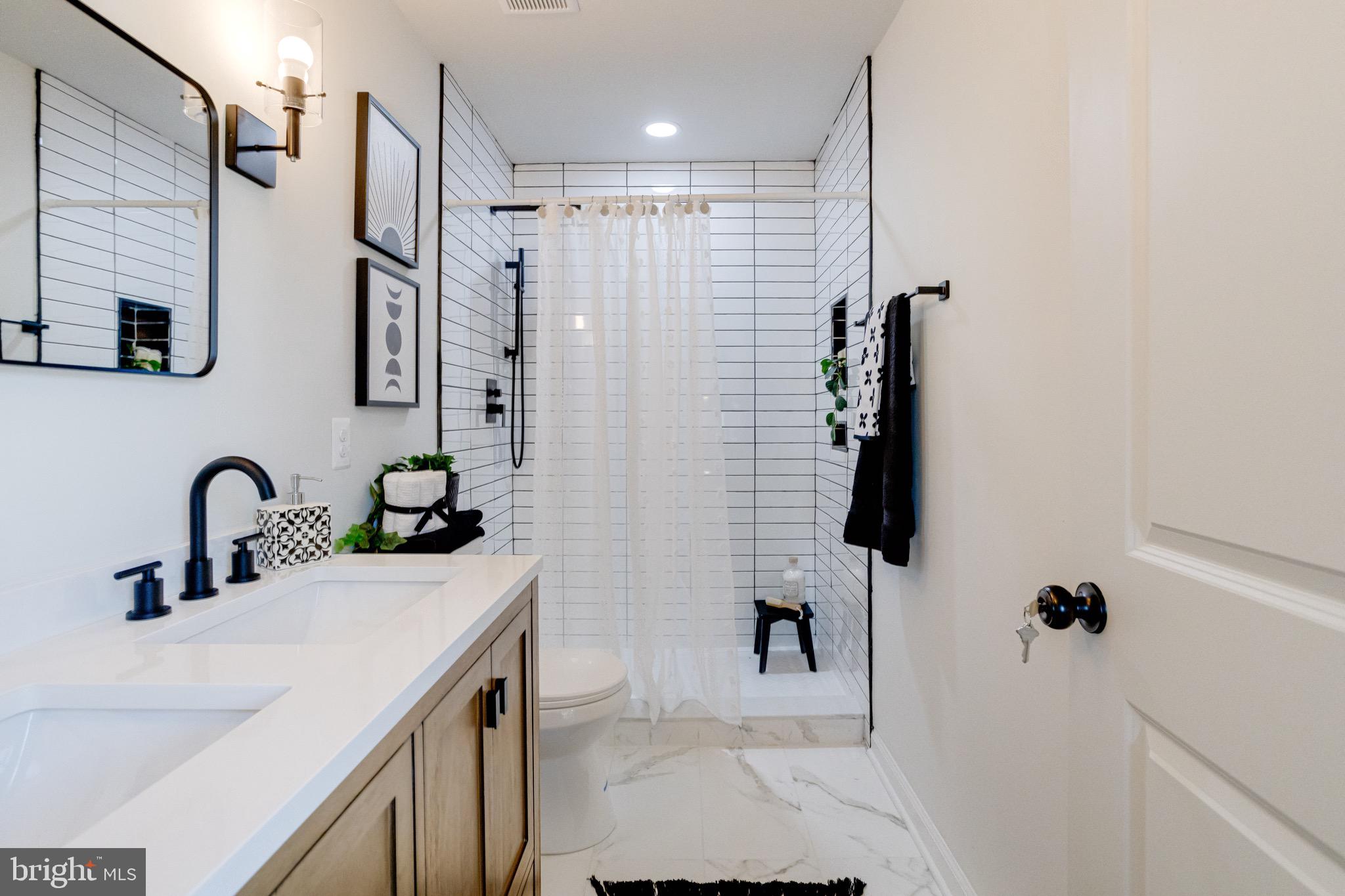 LAURAVILLE HISTORIC DISTRICT - Residential