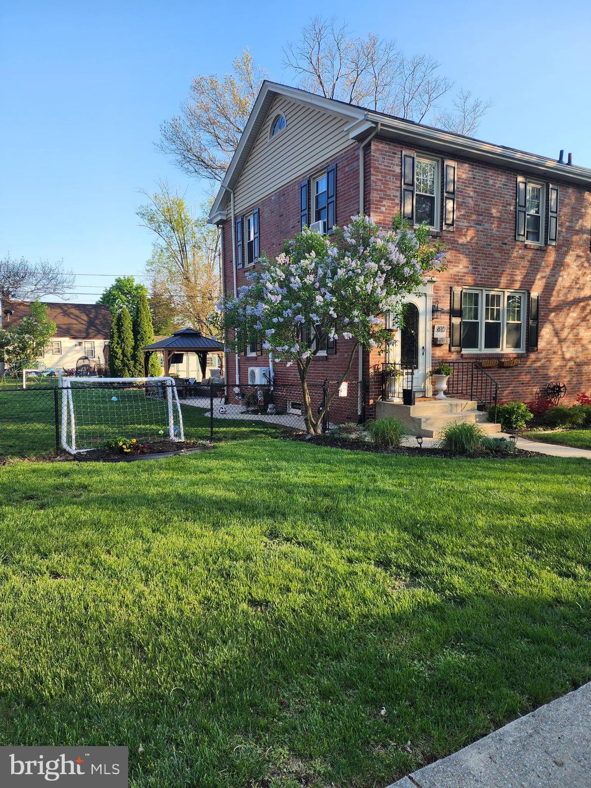 810 N WASHINGTON STREET