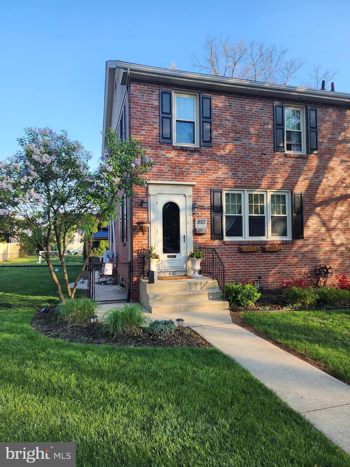 810 N WASHINGTON STREET