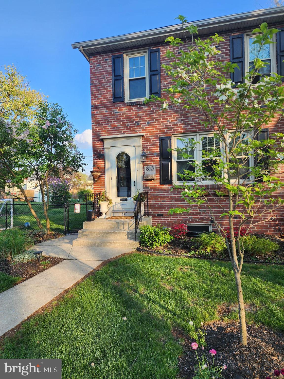 810 N WASHINGTON STREET