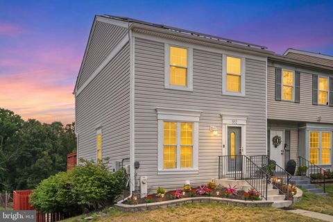 Townhouse For Sale - 552 Short Curve Road<br/> GLEN BURNIE, MD 21061