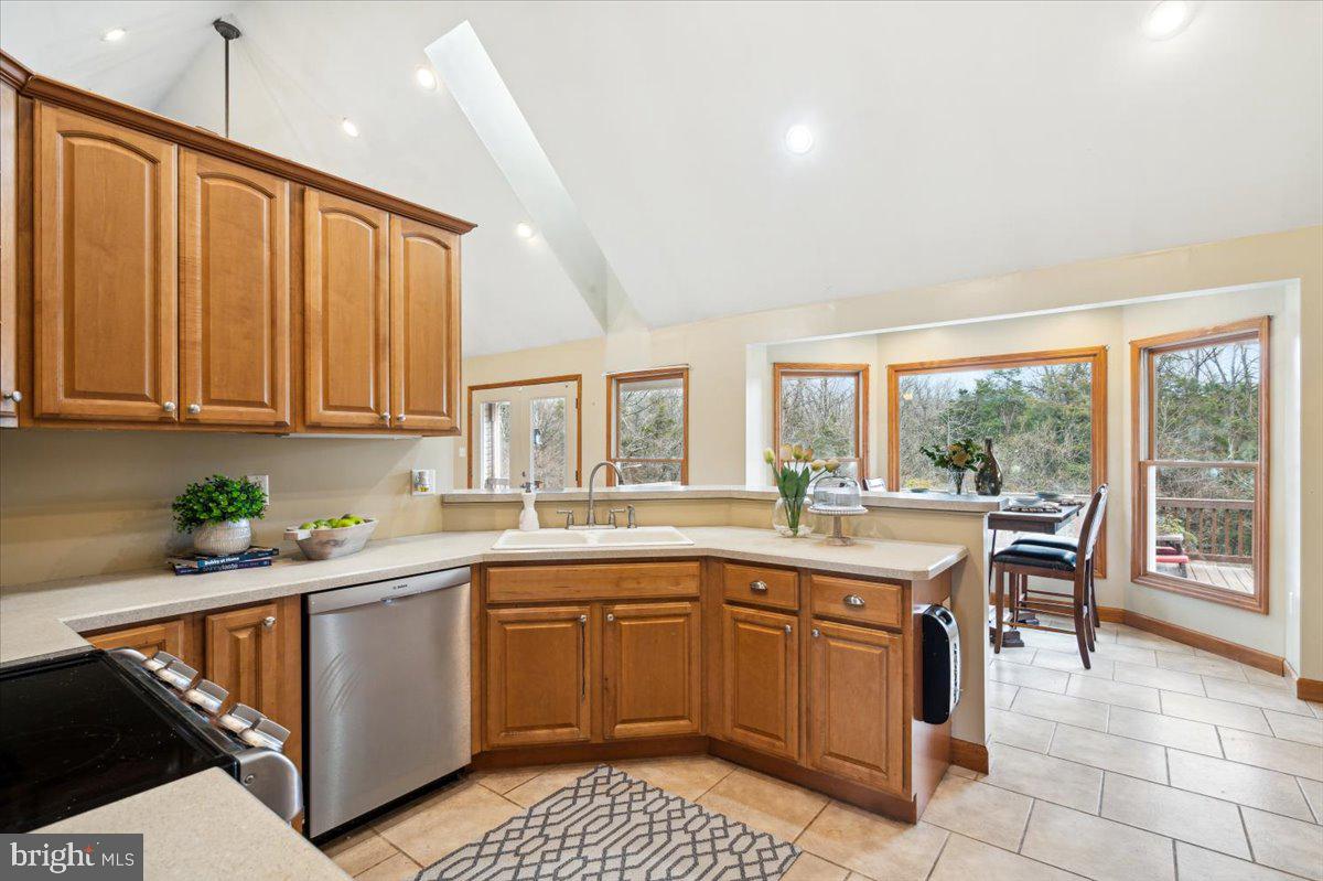 GREYSTONE ON THE OPEQUON - Residential