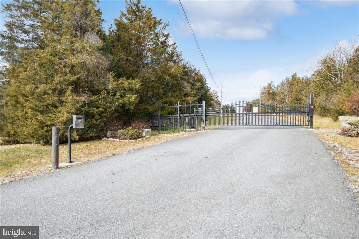 GREYSTONE ON THE OPEQUON - Residential