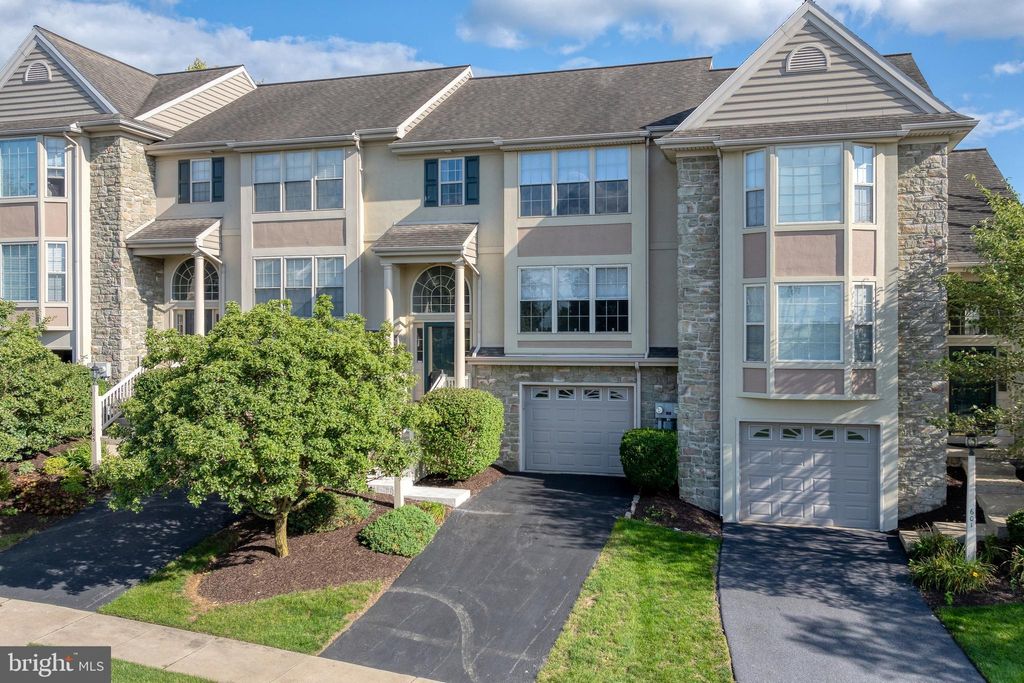 Photo of 603 Royal View Drive, Lancaster, PA 17601 (MLS # PALA2055680)