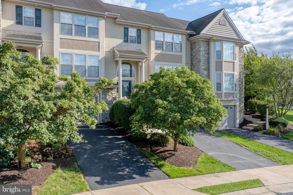 Photo of 603 Royal View Drive, Lancaster, PA 17601 (MLS # PALA2055680)