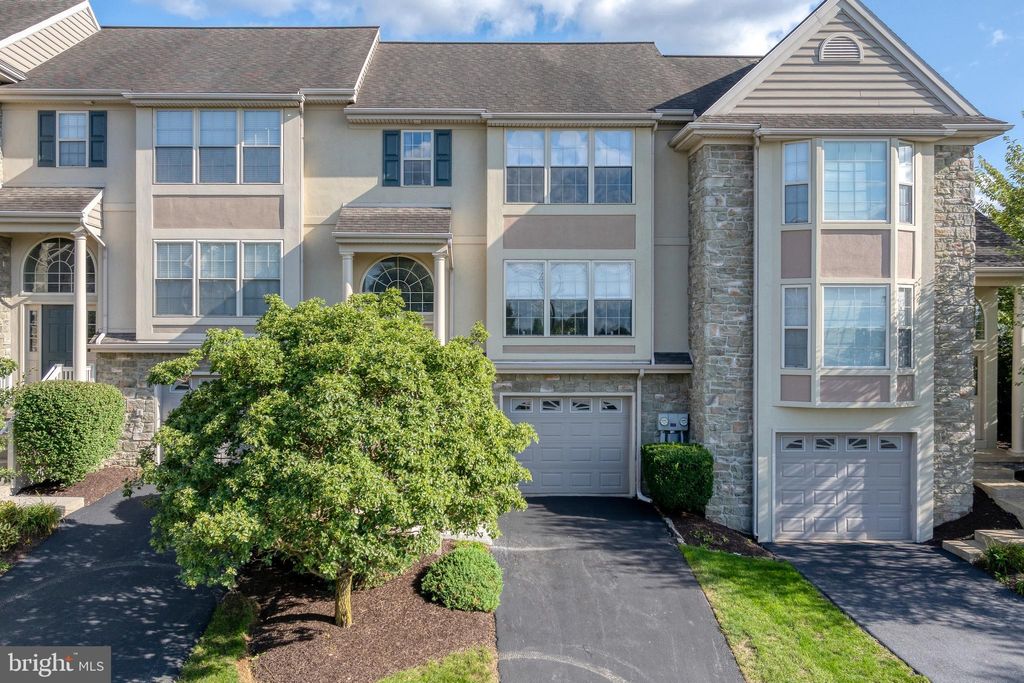 Photo of 603 Royal View Drive, Lancaster, PA 17601 (MLS # PALA2055680)
