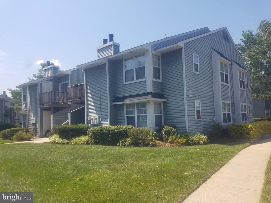 Cute 2-Bedroom, 2-Bathroom condo, clean and Move-In Ready.  Come make this your home.  Some recent updates, all new carpets, some new windows, new screen door. Close to Ft. Belvoir, shopping, and local bus stops.