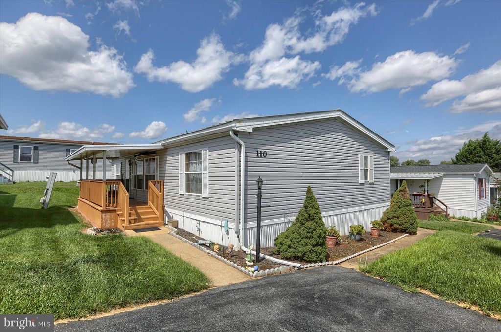 Photo of 110 CLEARFIELD CT E, LANCASTER, PA 17603 (MLS # PALA2038922)