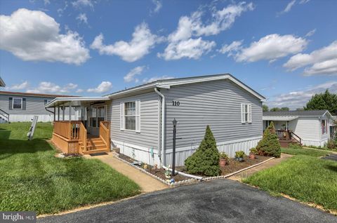 Photo of 110 CLEARFIELD CT E, LANCASTER, PA 17603 (MLS # PALA2038922)