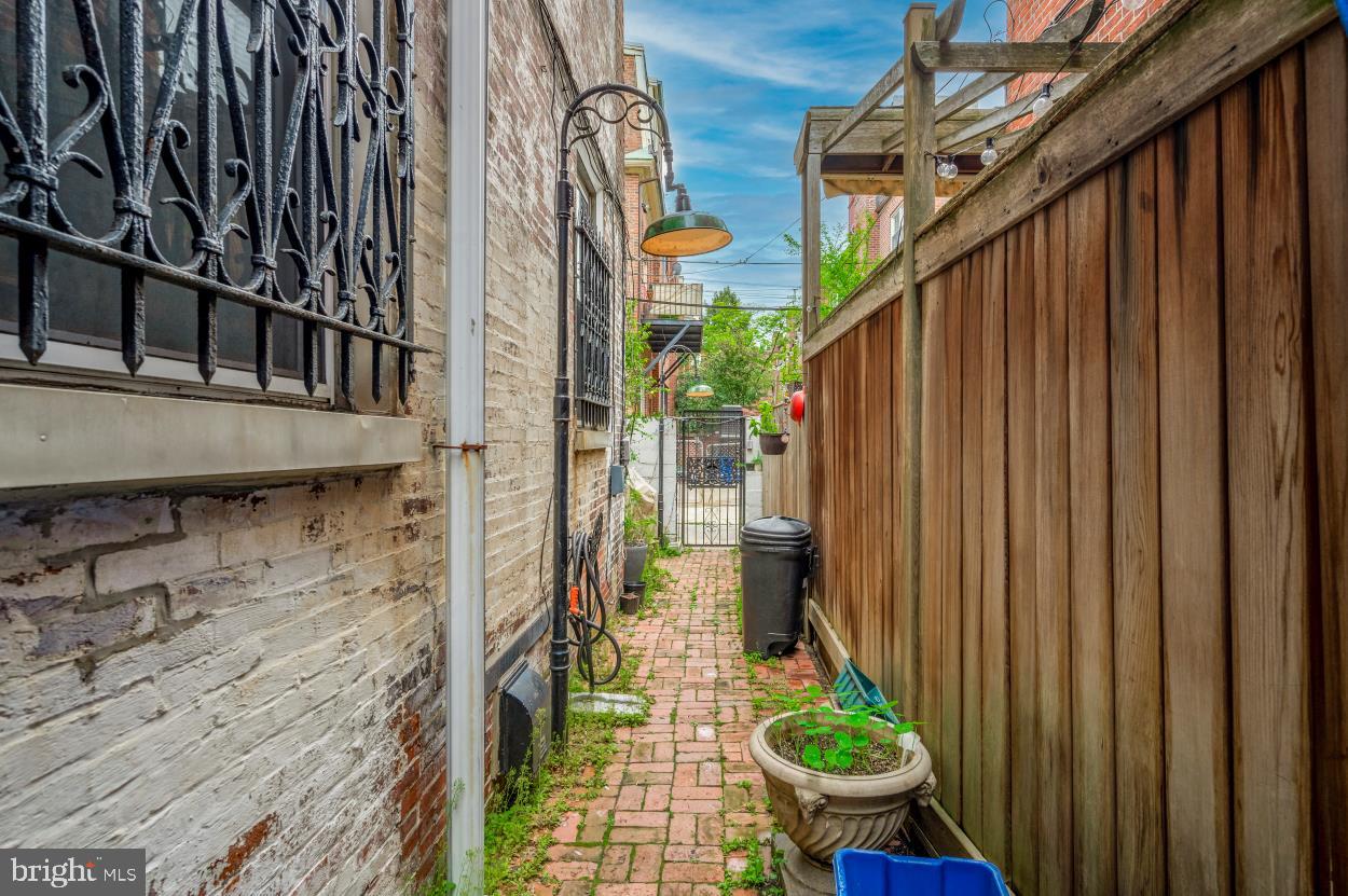 WASHINGTON SQ WEST - Residential Income