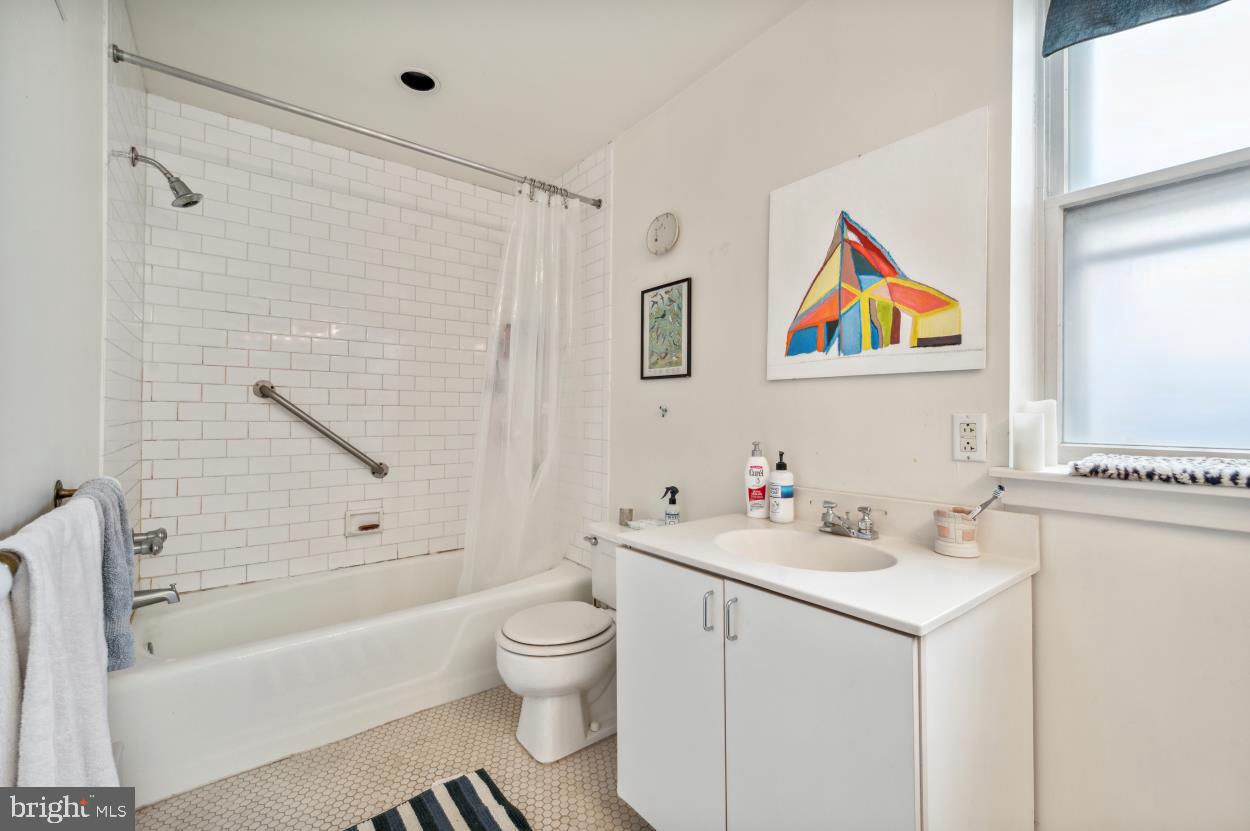 WASHINGTON SQ WEST - Residential Income