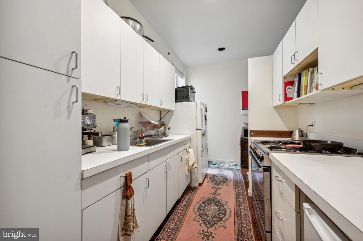 WASHINGTON SQ WEST - Residential Income