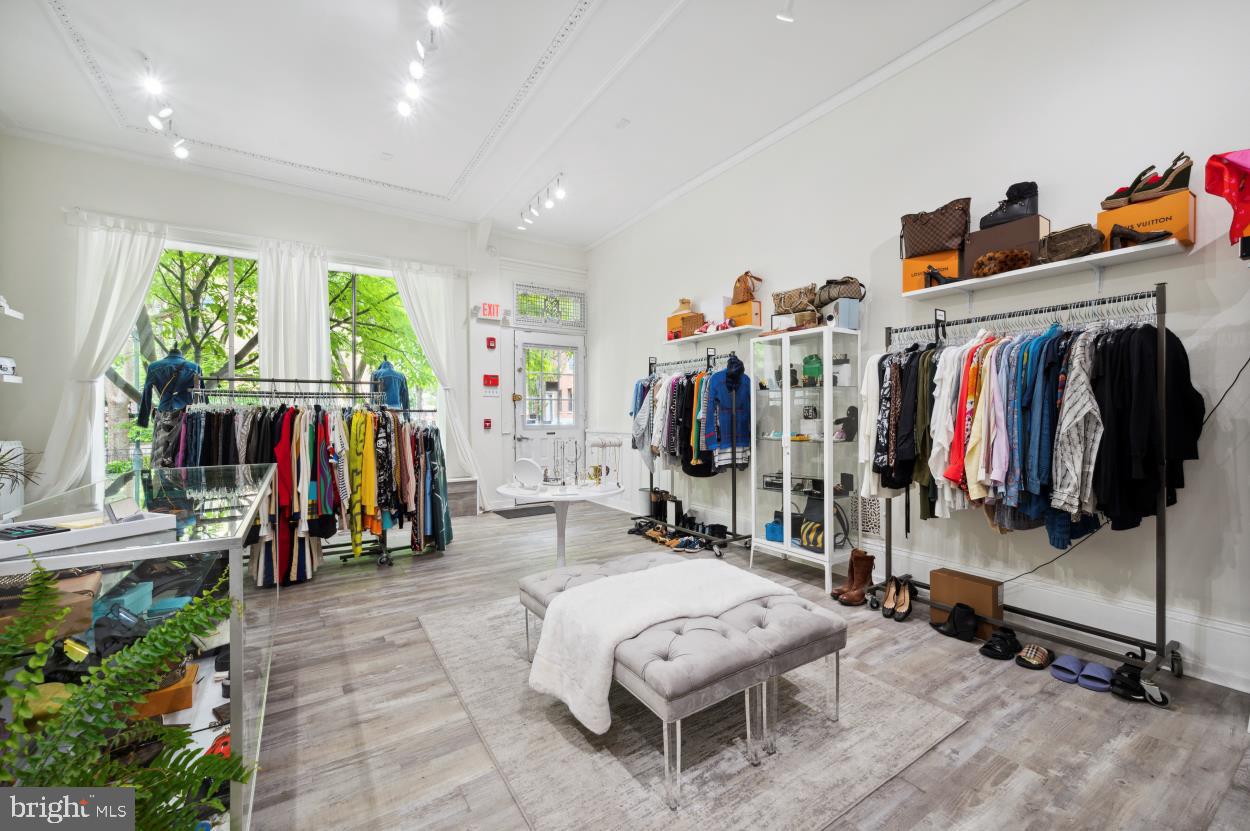 WASHINGTON SQ WEST - Residential Income