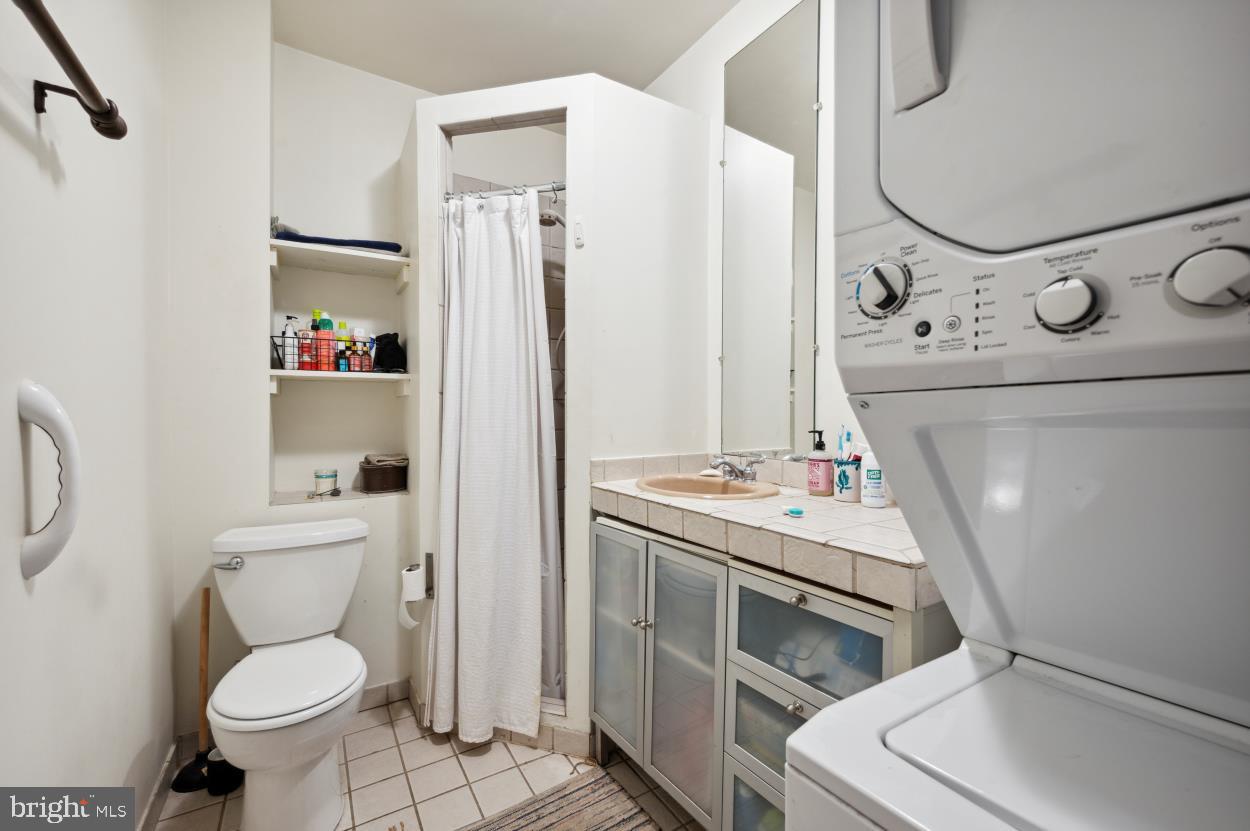 WASHINGTON SQ WEST - Residential Income