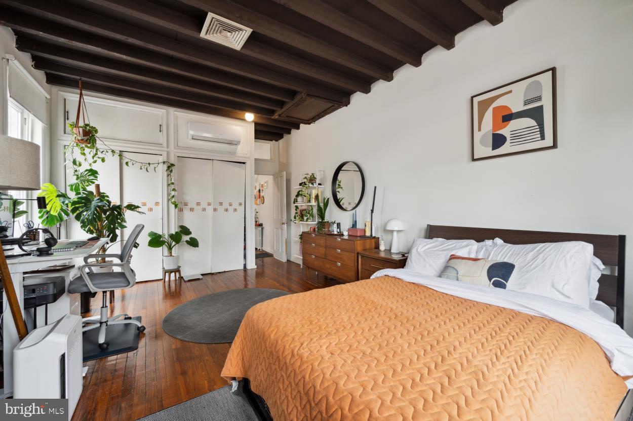 WASHINGTON SQ WEST - Residential Income