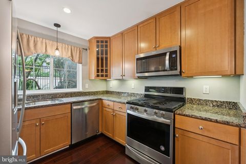 4163 S FOUR MILE RUN DRIVE 204 ARLINGTON VA 22204