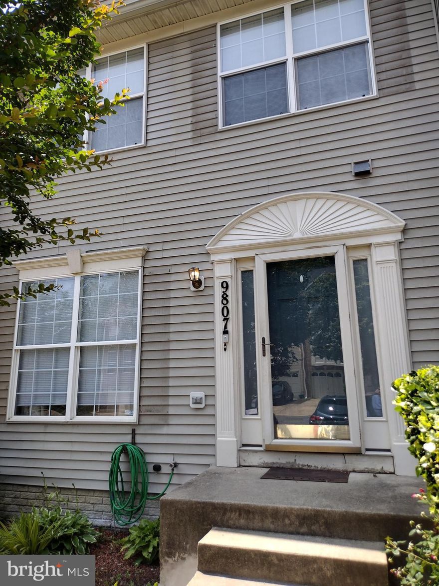 Discover this delightful townhouse nestled in a tranquil neighborhood. It offers the perfect mix of comfort, convenience, and a contemporary lifestyle.
The area is calm and convenient to parks, schools, shopping centers, and key highways. Close to Andrew's Air Force Base and a short drive to downtown DC and VA, it provides suburban living with all the amenities of modern life within easy reach.
Seize the chance to reside in an exquisite townhouse in Upper Marlboro. Arrange your visit now!