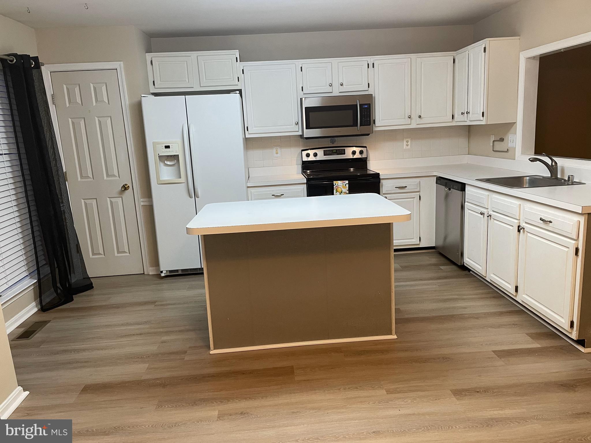 ASPEN WOODS - Residential Lease