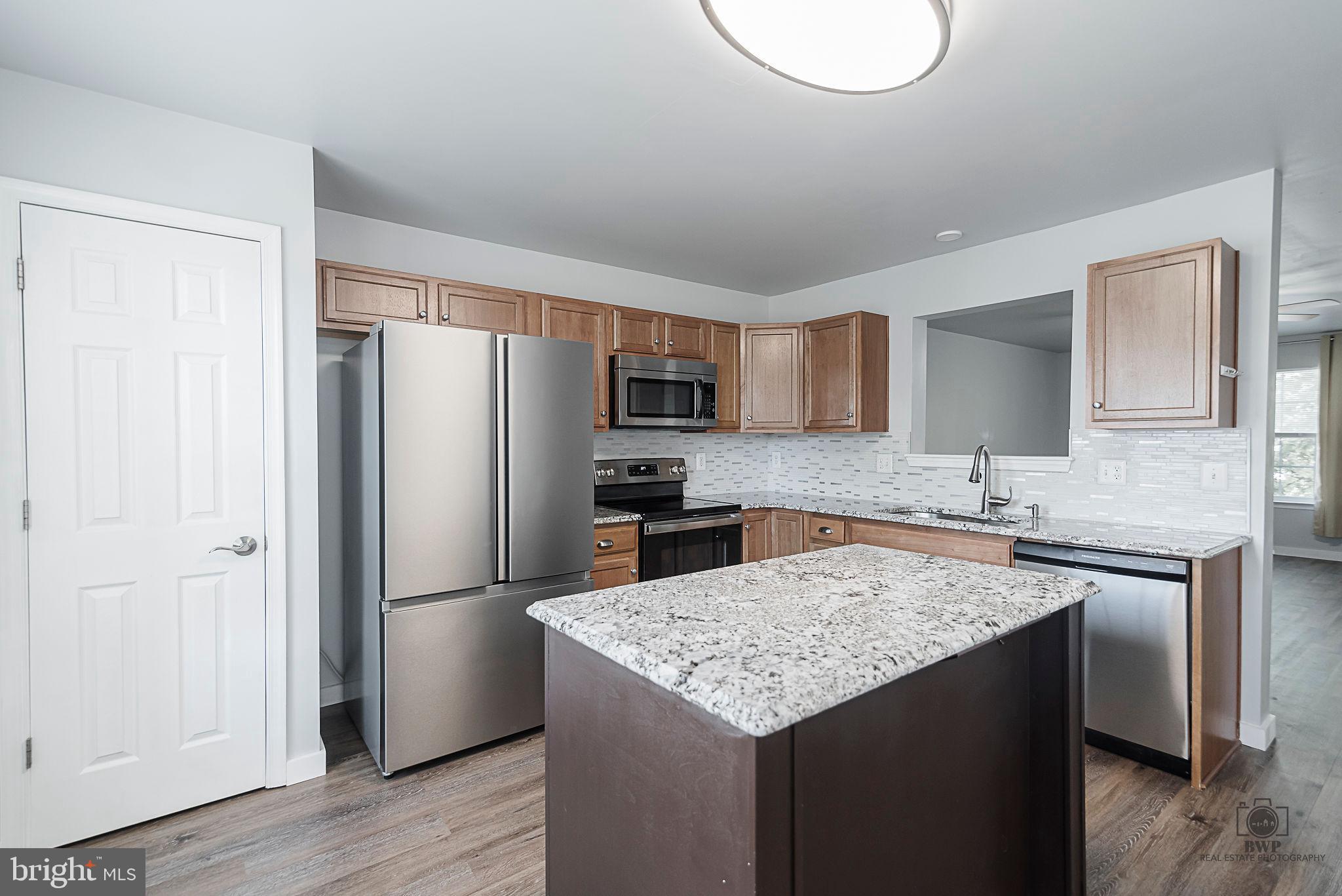 LAKELAND PLACE - Residential Lease