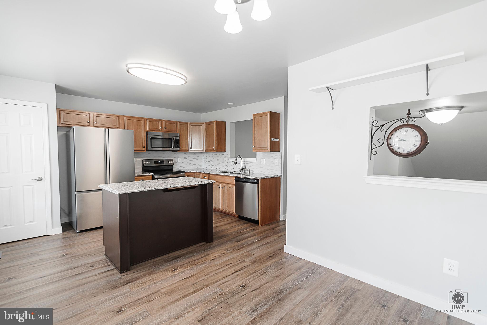 LAKELAND PLACE - Residential Lease