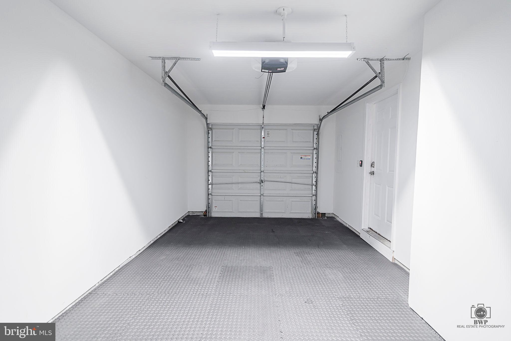 LAKELAND PLACE - Residential Lease