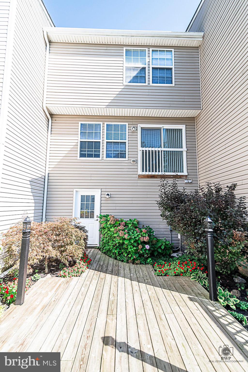 LAKELAND PLACE - Residential Lease